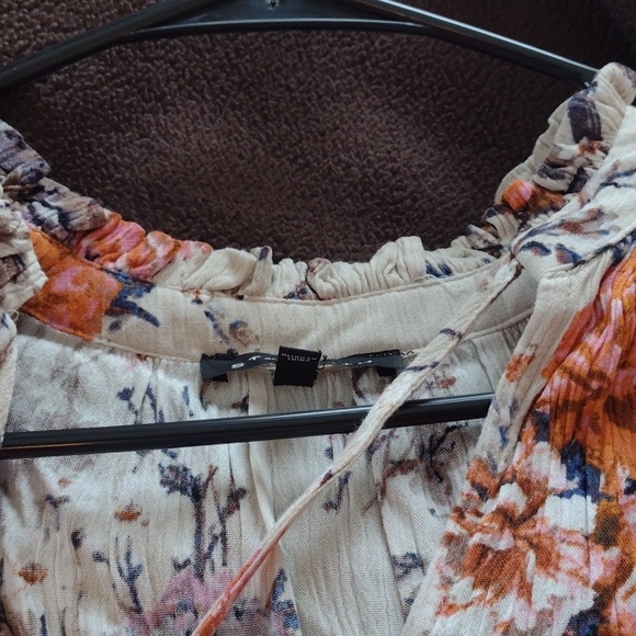 Floral Boutique Dress. Size Large - Picture 3 of 5